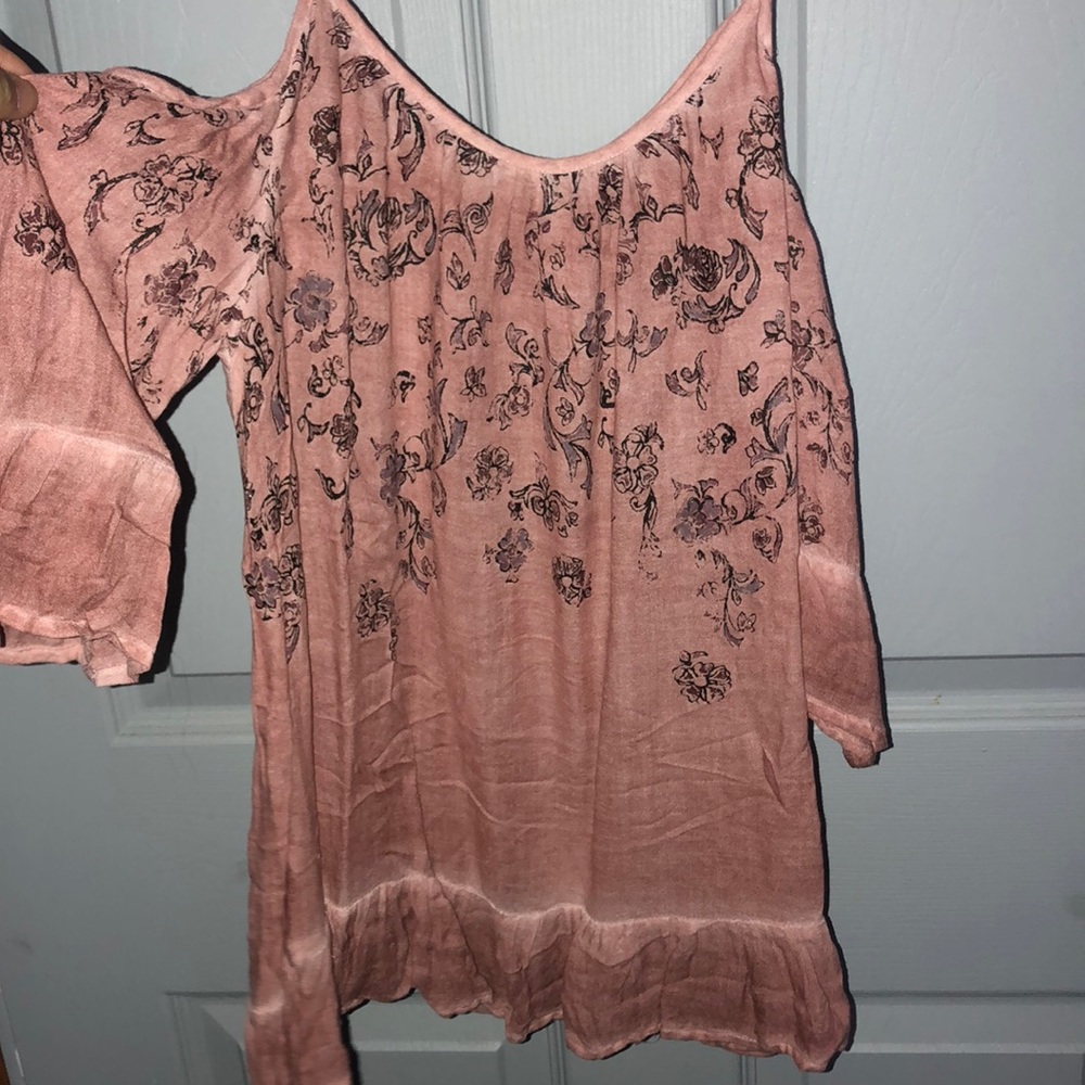 Women’s cold shoulder top